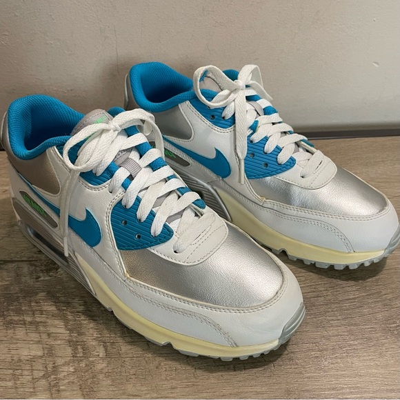 Classic Shoes From The 90s Vintage 90's Nike Tennis Shoes High Top Sneakers Gold And 90s Nike High Top Shoes